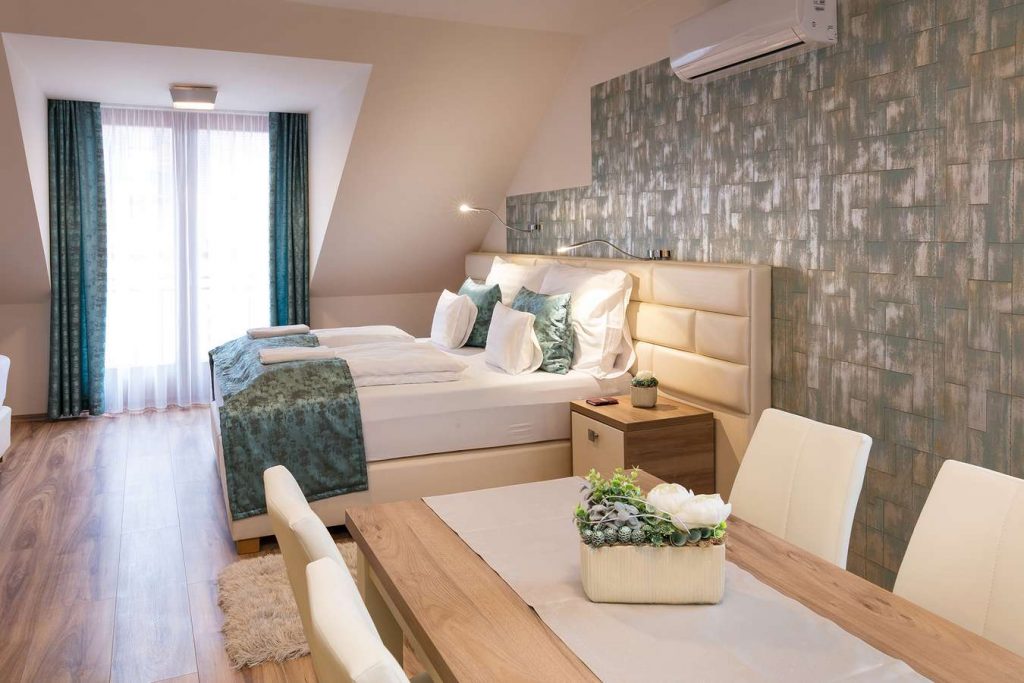 https://foterrezidencia.hu/wp-content/uploads/2018/08/1-haloszobas-apartman-1.jpg